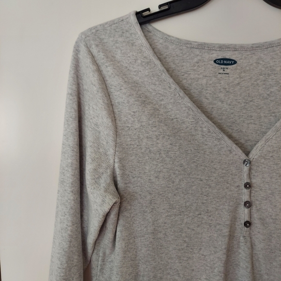 Old Navy woman top. Size XL 3/4 sleeves, cotton blend, breathable,lightweght com - Picture 2 of 4